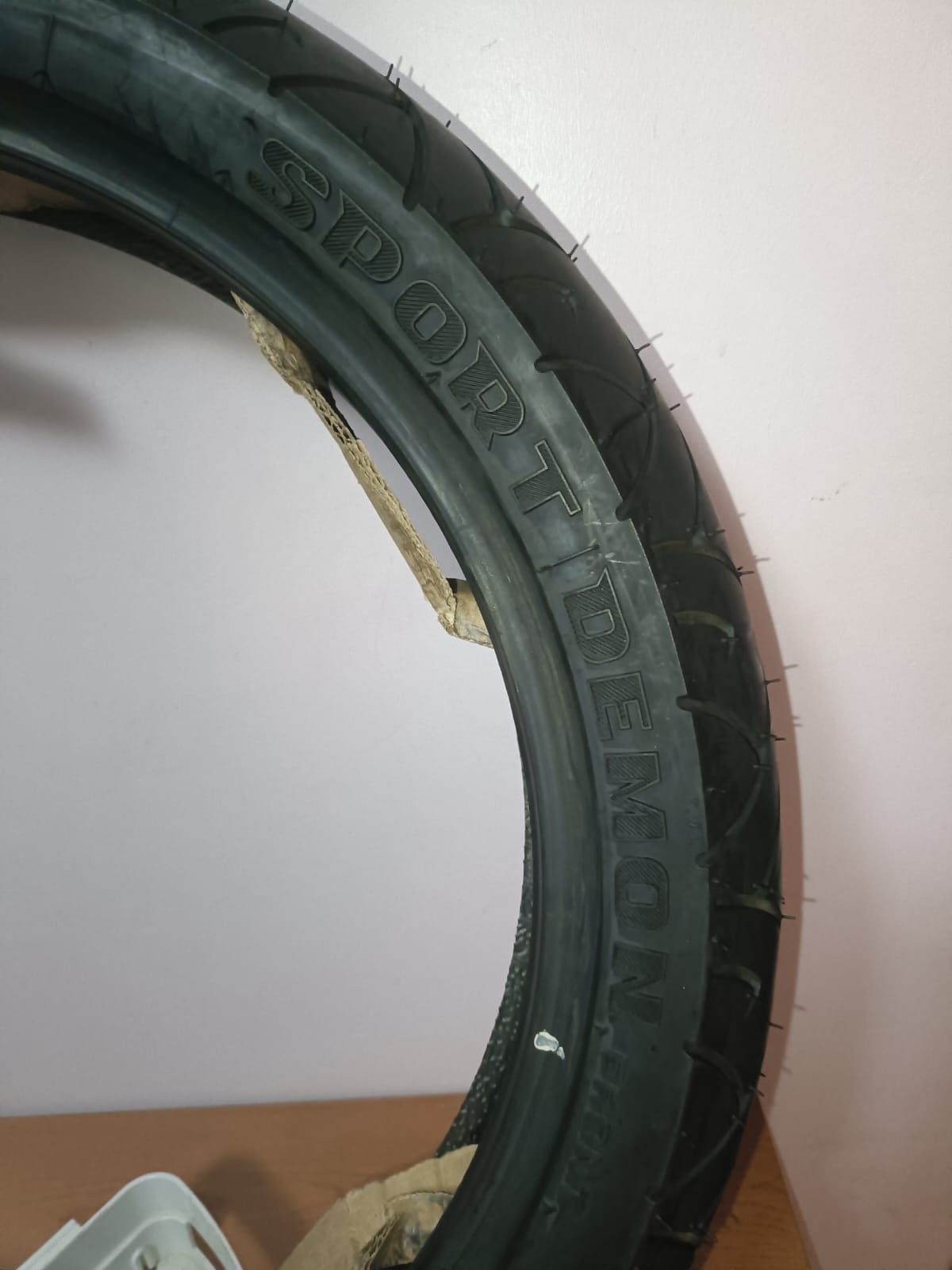 NEUMATICO 140/70-17 MARCA PIRELLI MODELO SPORT DEMON - Imagen 2